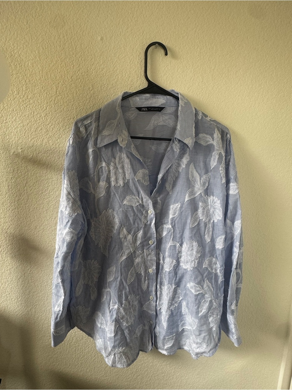 Zara Women’s Blue Floral Stripe Button-Up Shirt